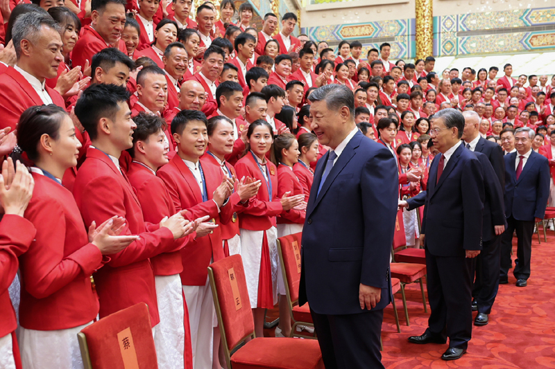 习近平在接见第33届奥运会中国体育代表团时强调
戒骄戒躁 再接再厉
为建设体育强国再立新功
赵乐际王沪宁蔡奇李希韩正参加接见「相关图片」